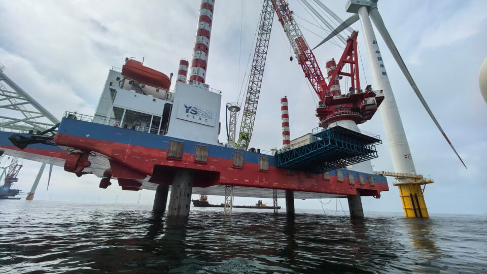 Material and Coating Selection for Offshore Hydraulics